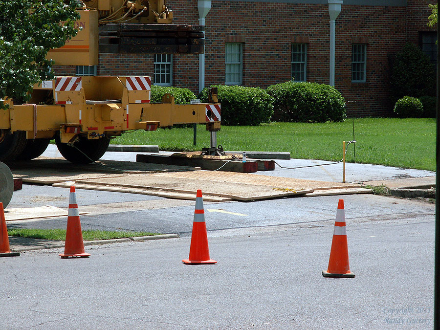 Crane's safety ground