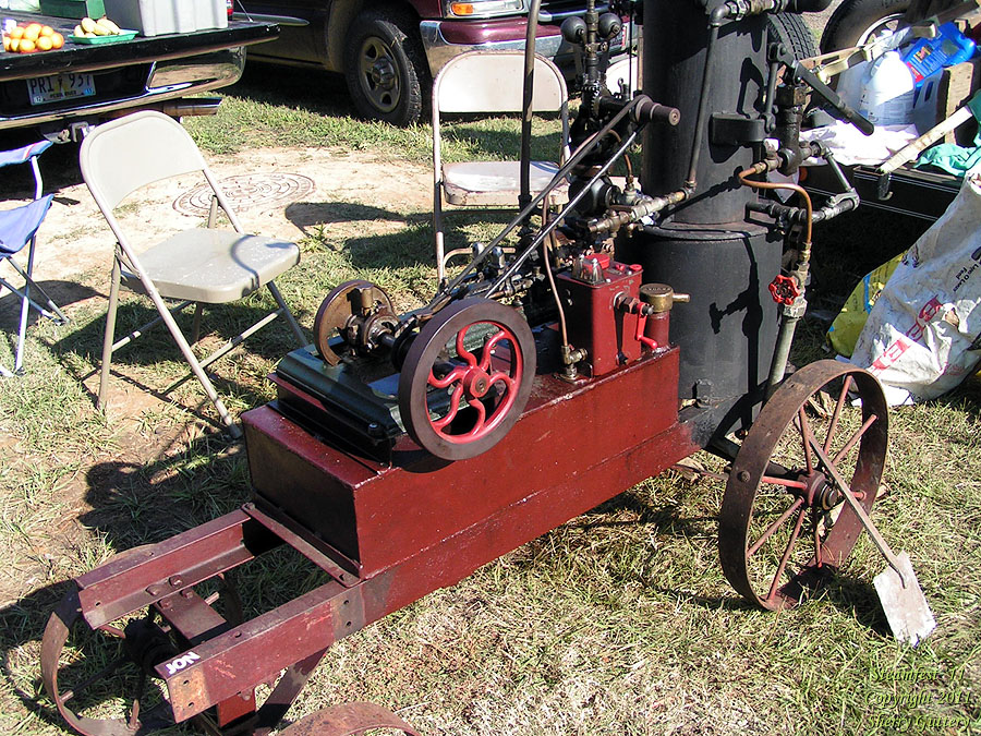 Small steam engine - Soule Live Steam Festival Meridian, MS 2011