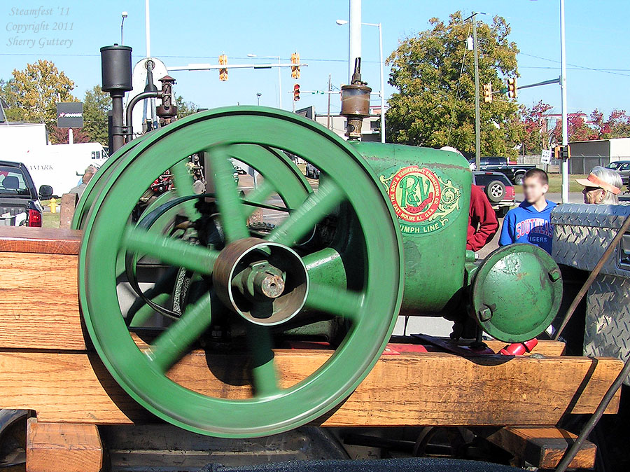 Hit n' Miss engine -  Soule' Live Steam Festival Meridian, MS 2011