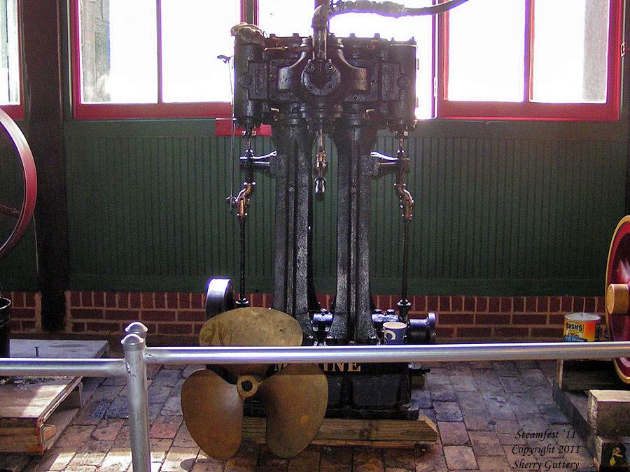 Marine vertical engine in the Steam Demonstratin Room - Soule' Steamfest 2011
