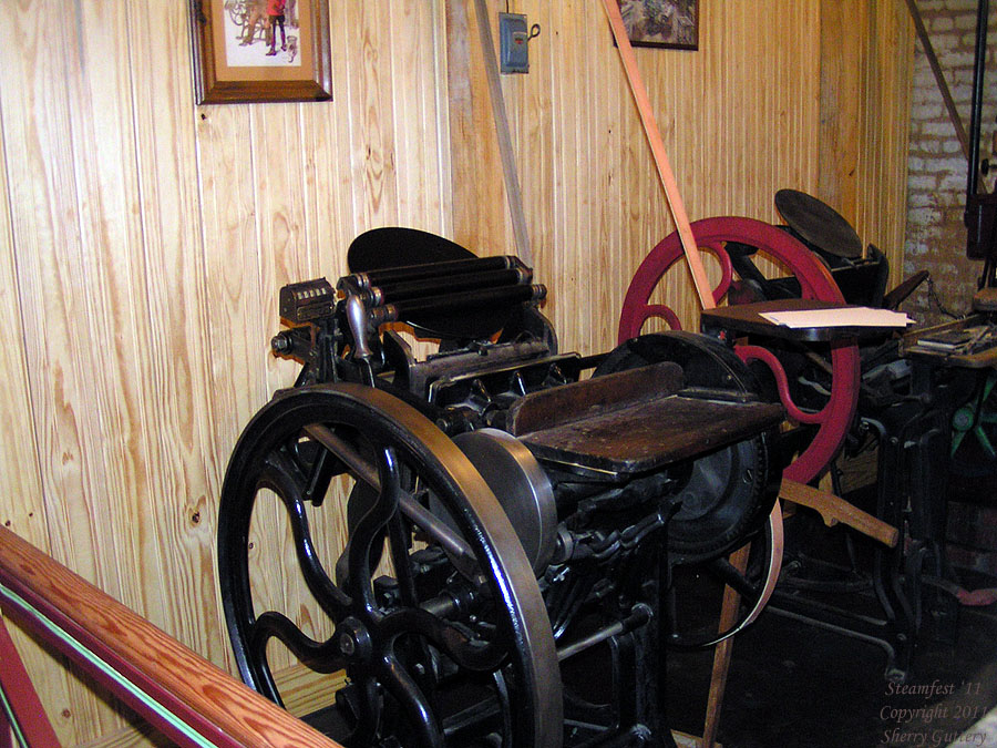 Steam powered printing press -  Soule' Steamfest 2011