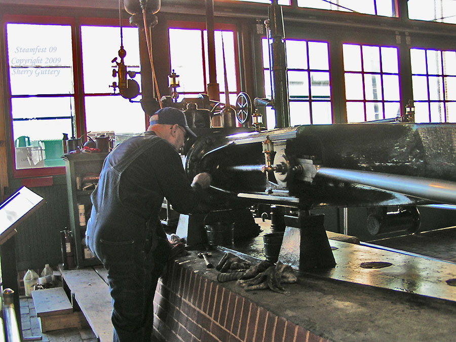 Watt Campbell "Corliss" engine - preparing the engine for the day's run. Soule Live Steam Festival Meridian, MS 2009